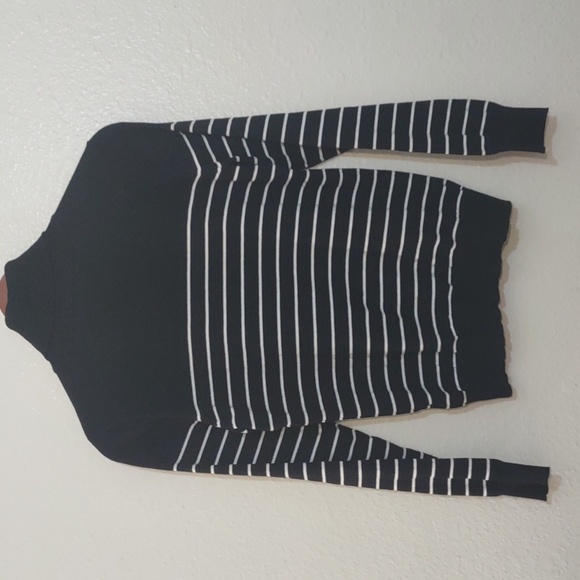 PRE OWNED MADISON GREY TURTLE NECK COLOR WHITE AND BLACK LONG SLEEVE SIZE M - Picture 8 of 11